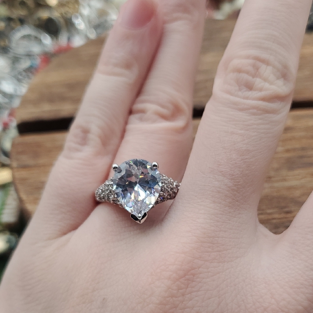 Sterling Silver Pear-Cut Clear Stone Engagement Ring Women's Jewelry Size 9 R822